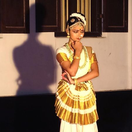 منتجع ثارافاد هيريتدج Alappuzha المظهر الخارجي الصورة